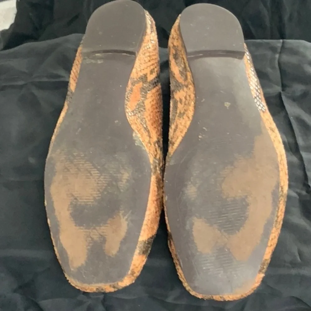 TAHARI Clementine Snakeskin Look Flats Soft Leather Lined 8M VGUC